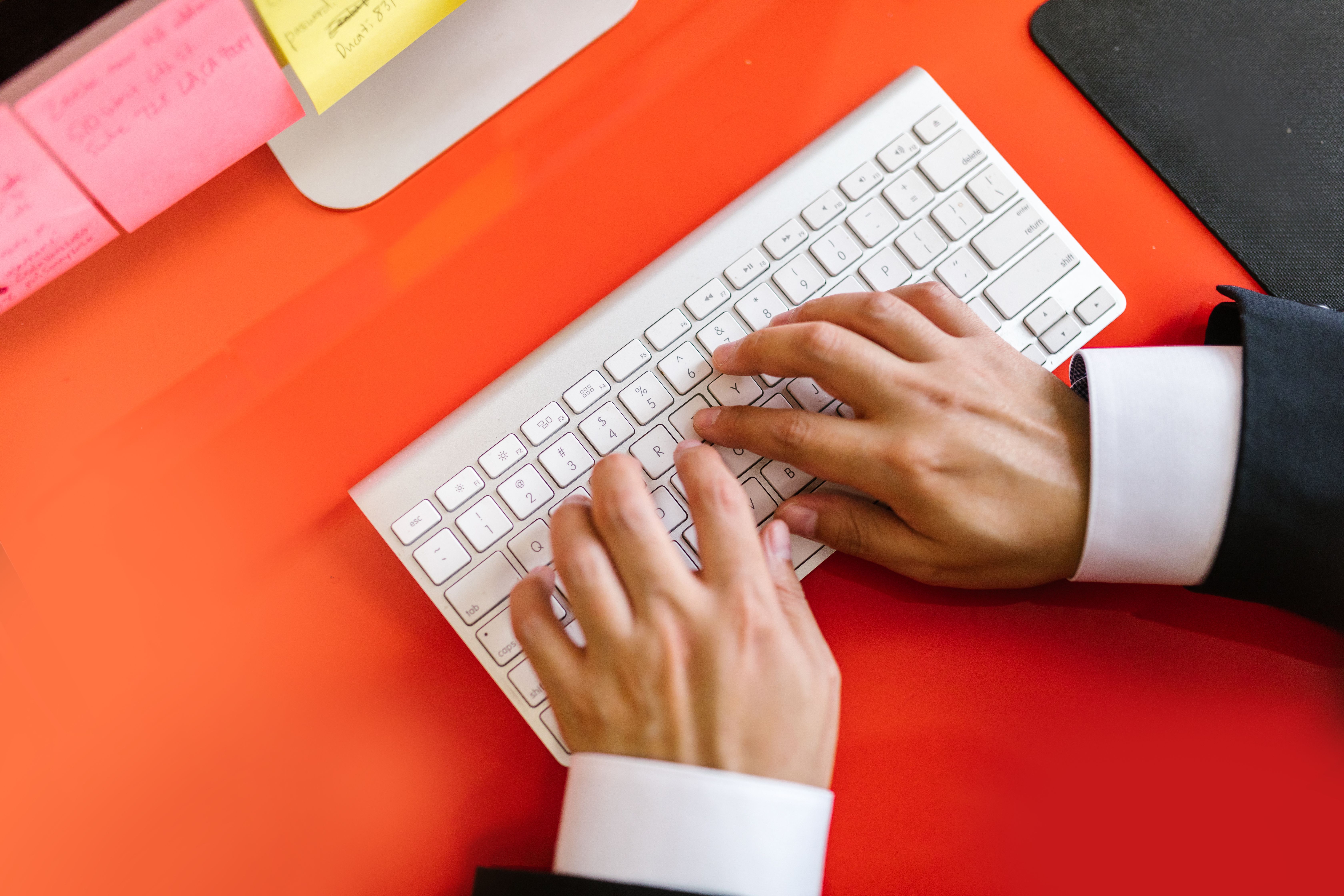How to Write an Honest and Helpful Newsroom Review