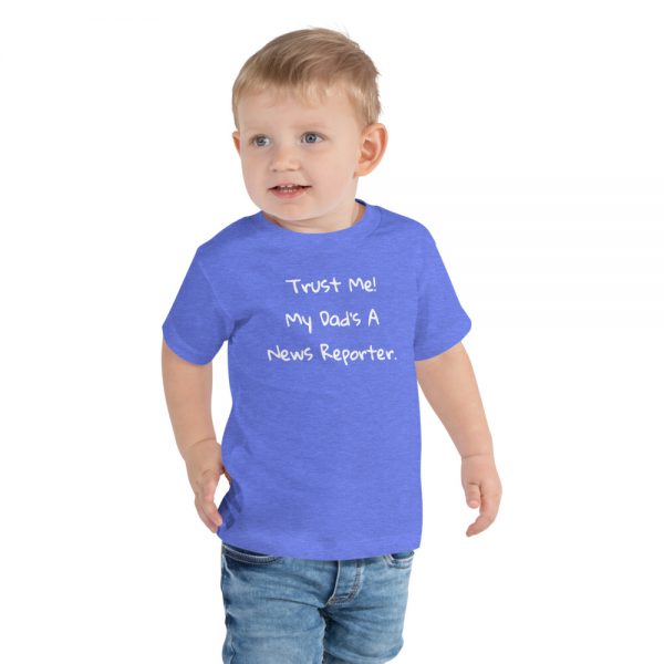 trust me my dad's a news reporter local news toddler tshirt